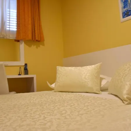 Room In Bb - Room For 2 Persons In Villa Riva Konukevi *