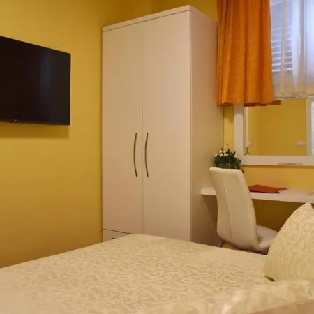 Room In Bb - Room For 2 Persons In Villa Riva