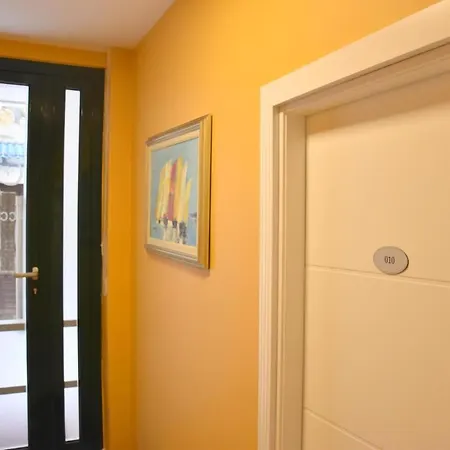 Room In Bb - Room For 2 Persons In Villa Riva Konukevi *