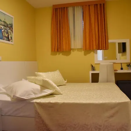 Room In Bb - Room For 2 Persons In Villa Riva Konukevi